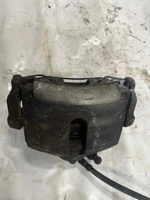 Суппорт тормозной передний правый 137 VOLKSWAGEN JETTA VI 162 / 163 / AV2 / AV3 2010-2014, PASSAT B6 2005-2010
