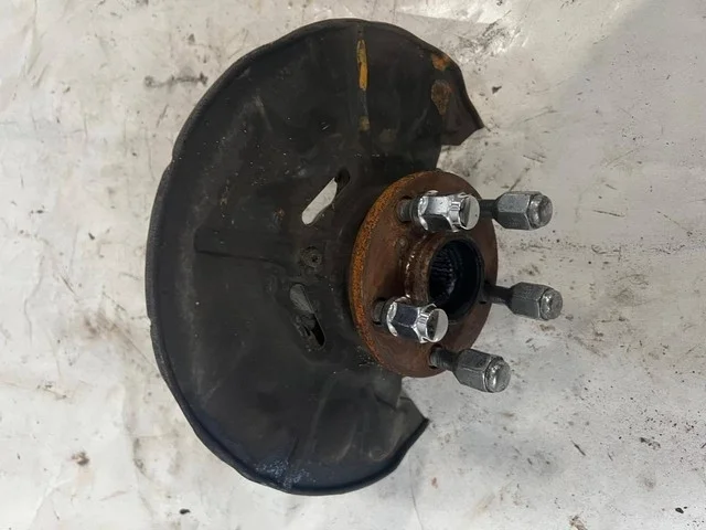 Кулак поворотный правый AZT251 TOYOTA AVENSIS T250 2006-2008, AVENSIS T250 2003-2006