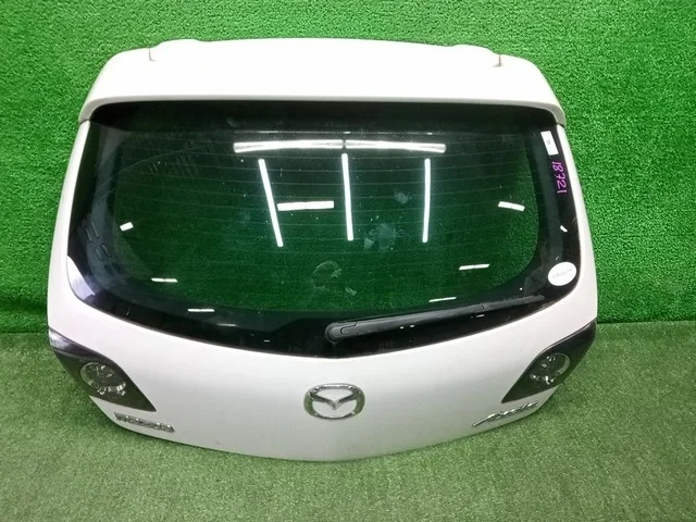 Крышка багажника (царапины) BKEP MAZDA MAZDA 3 BK 2003-2006, MAZDA 3 BK 2006-2009, AXELA BK 2003-2006, AXELA BK 2006-2009