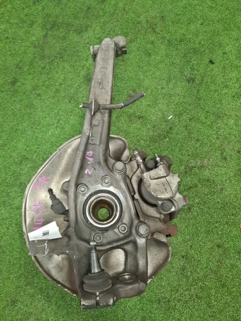 Кулак поворотный правый 8K2 AUDI A4 B8 2011-2015, A4 B8 2007-2011