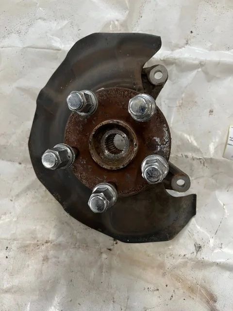 Кулак поворотный правый ANH10 TOYOTA ALPHARD H10 2005-2008, LEXUS ES IV 300 MCV30 2004-2006, TOYOTA ALPHARD H10 2002-2005, ESTIMA R30 / R40 2003-2006
