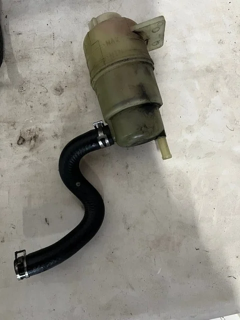 Бачок ГУР KS1W MITSUBISHI PAJERO SPORT II KH 2008-2013, L200 KK / KL 2015-2019, PAJERO SPORT II KH 2013-2015, PAJERO SPORT III KS 2016-2021