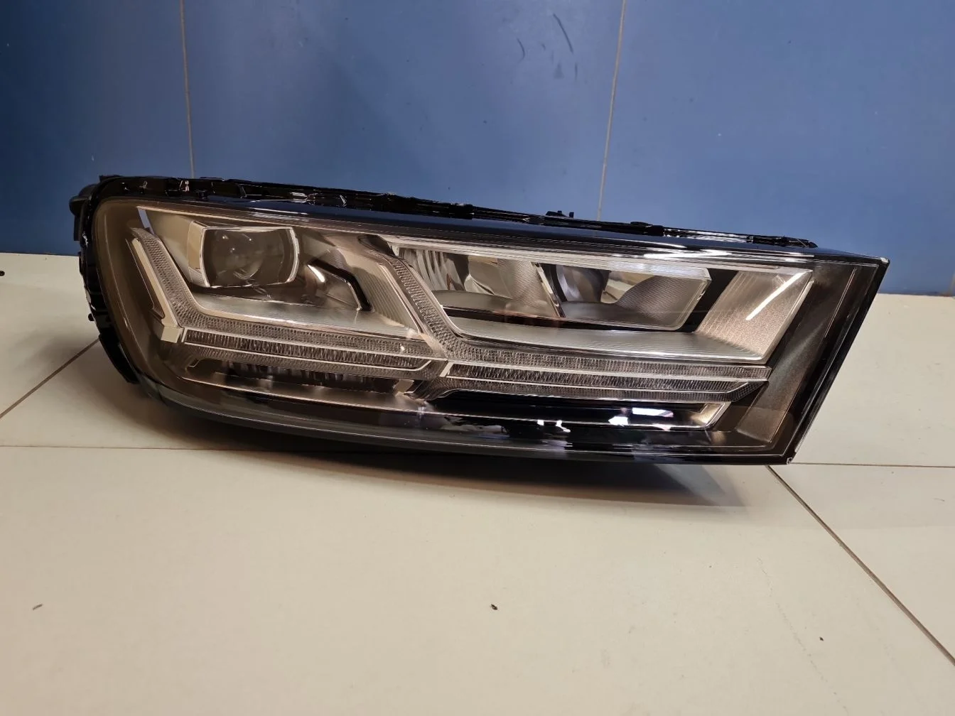 Фара правая для Audi Q7 4M 2015-
