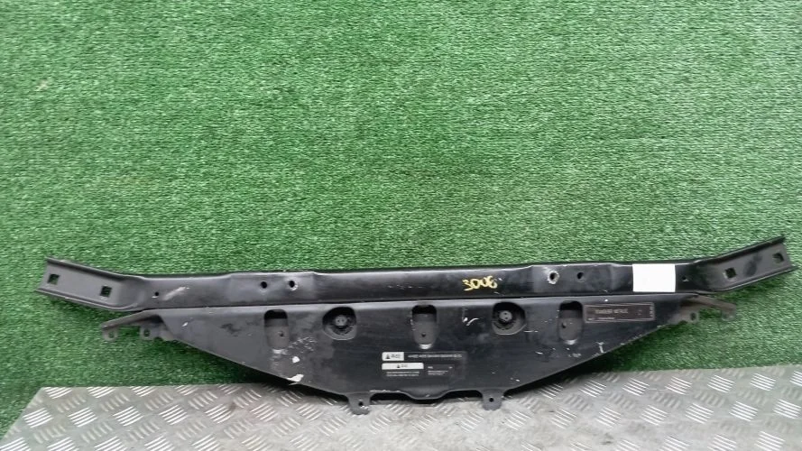 верхняя планка рамки радиатора Bmw N63B44A F02 Bmw 7-Series N63B44A F02 51647199417