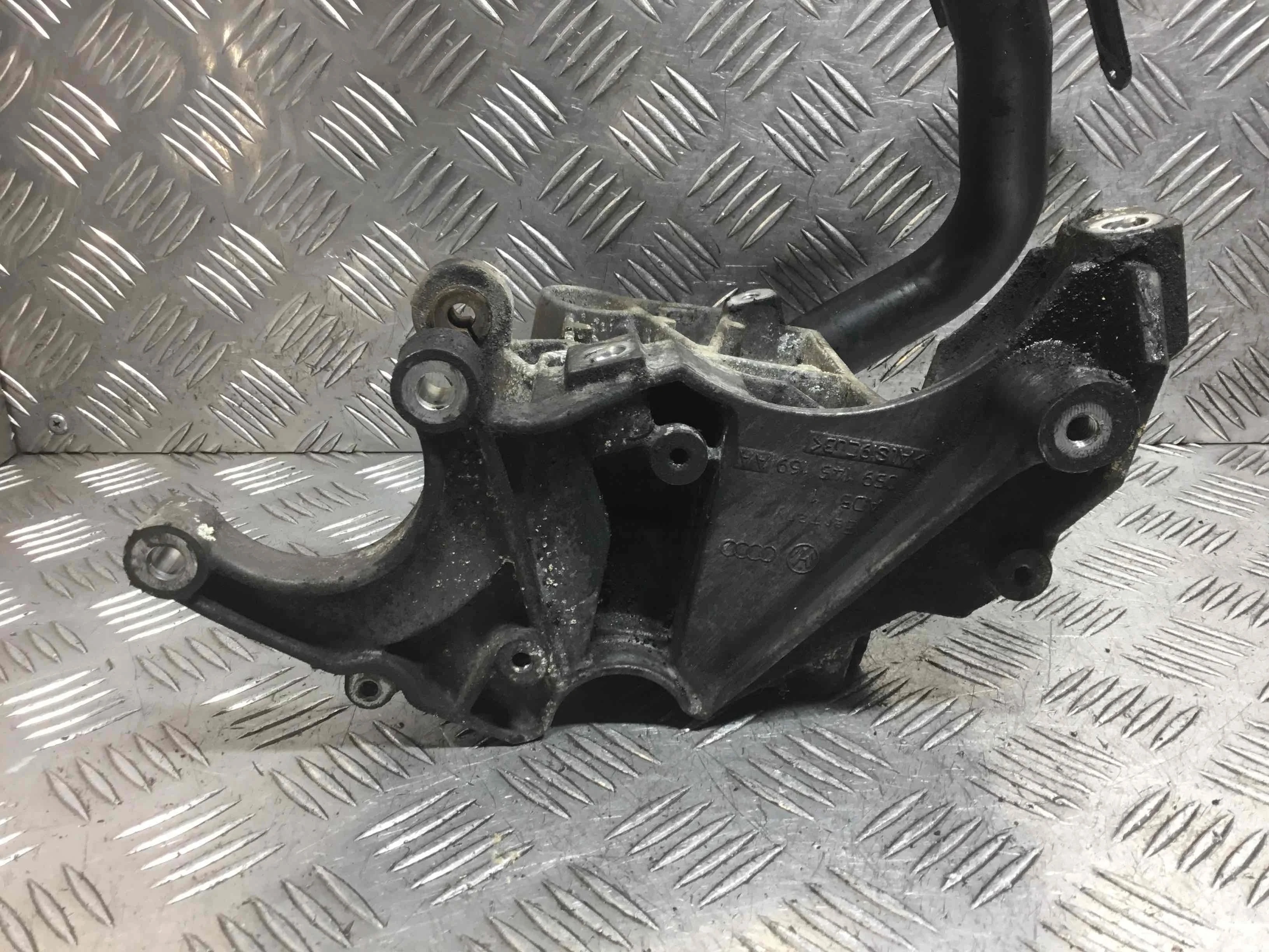 Кронштейн компрессора кондиционера Audi A6 C6/4F (2004-2008) дизель 2.7  Механика Седан