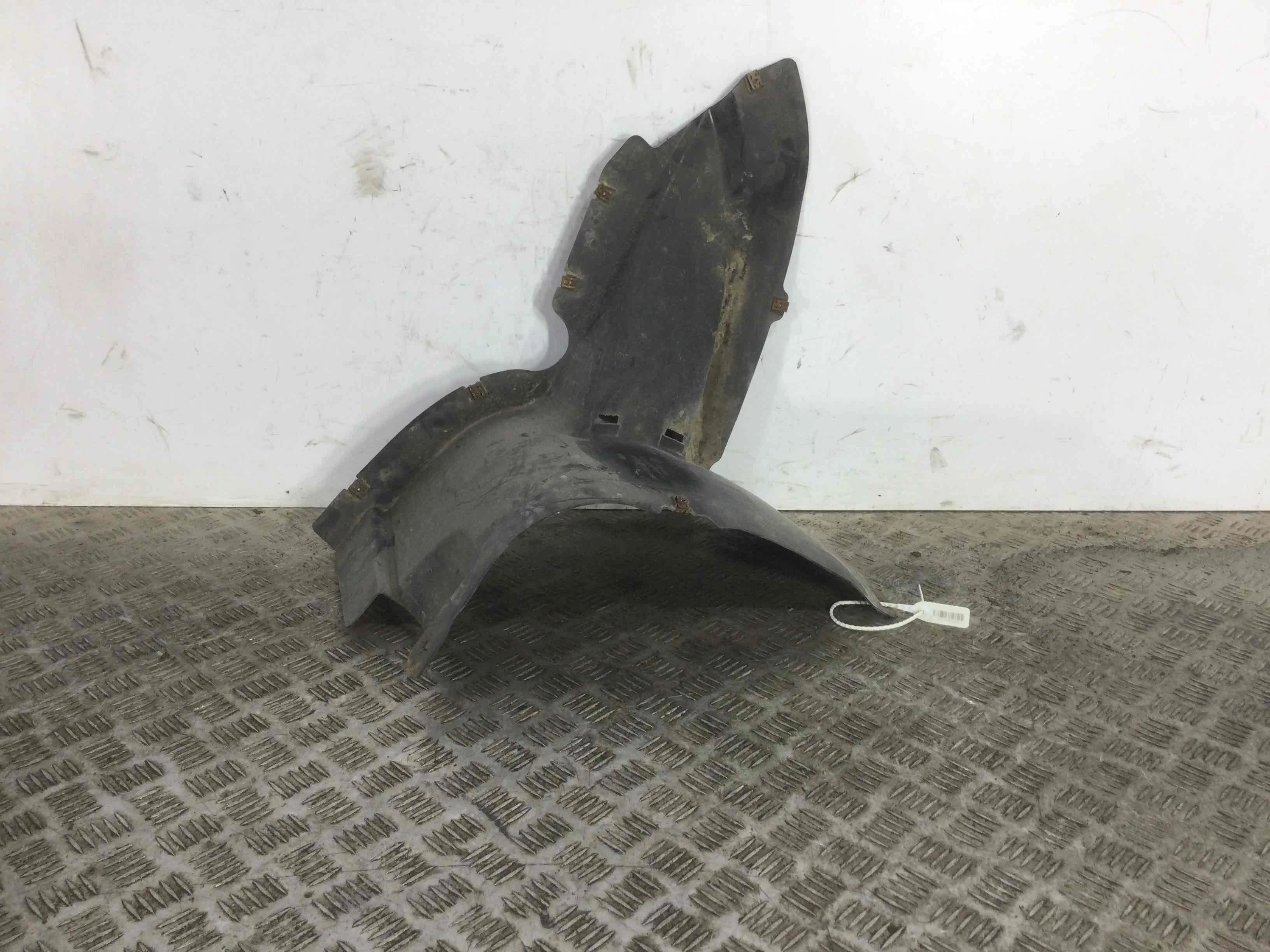 Защита арок передняя правая (подкрылок) Volkswagen Passat B6 (2005-2010) бензин 1.6 FSI Механика Седан