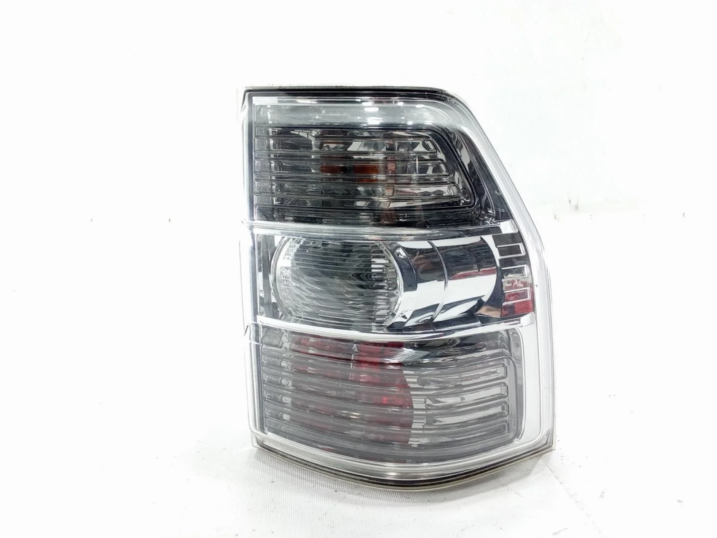 Фонарь Mitsubishi Pajero 2007 V97W