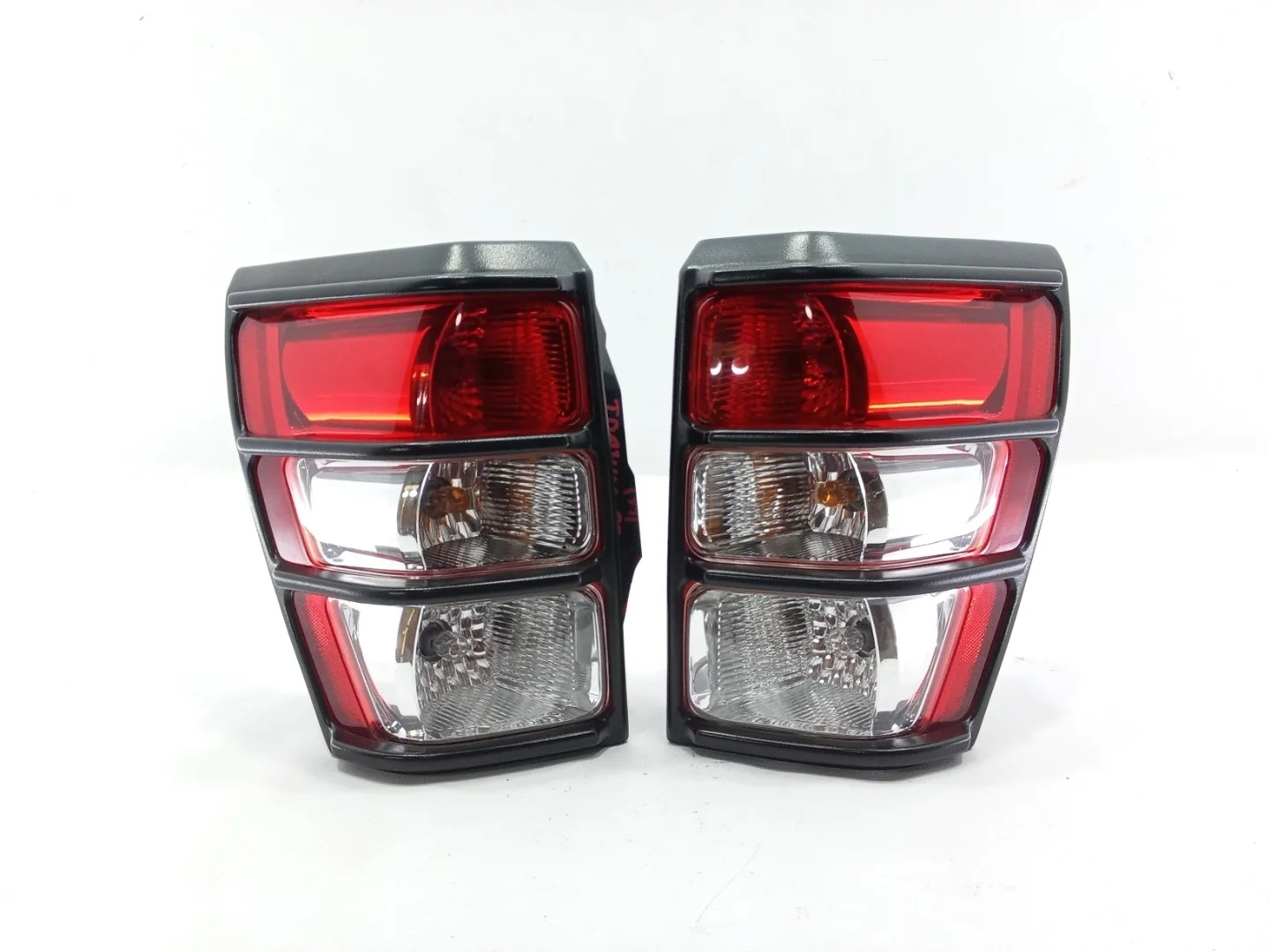 Фонарь Suzuki Grand Vitara 2013 TDA4W