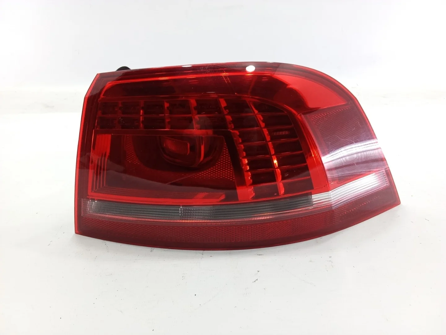 Фонарь Volkswagen Passat 2011 B7
