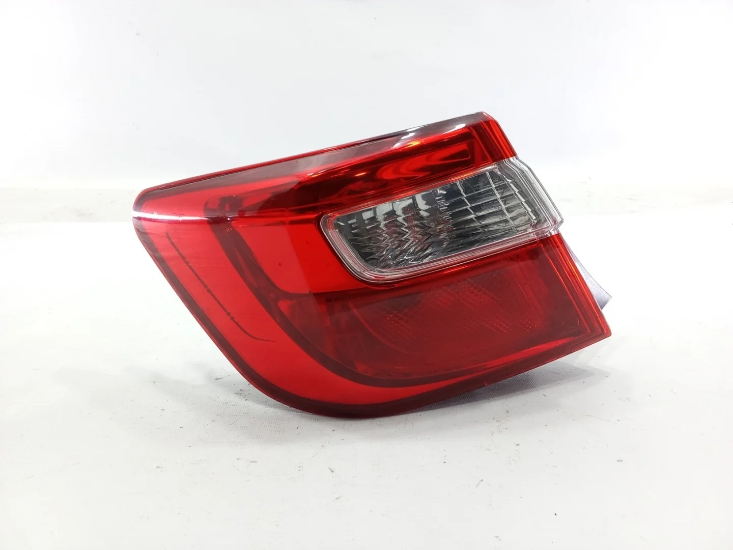 Фонарь Toyota Camry 2012 AVV50