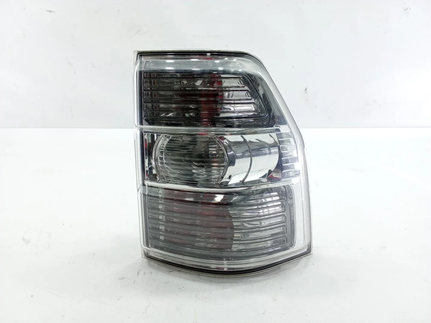 Фонарь Mitsubishi Pajero 2007 V97W