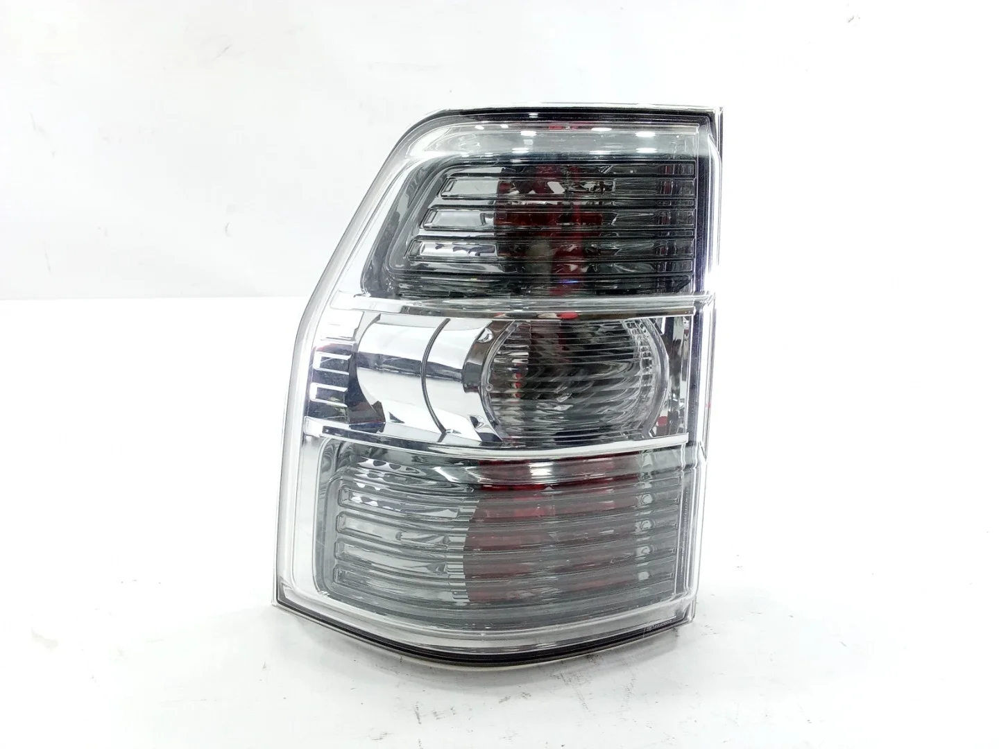 Фонарь Mitsubishi Pajero 2007 V97W