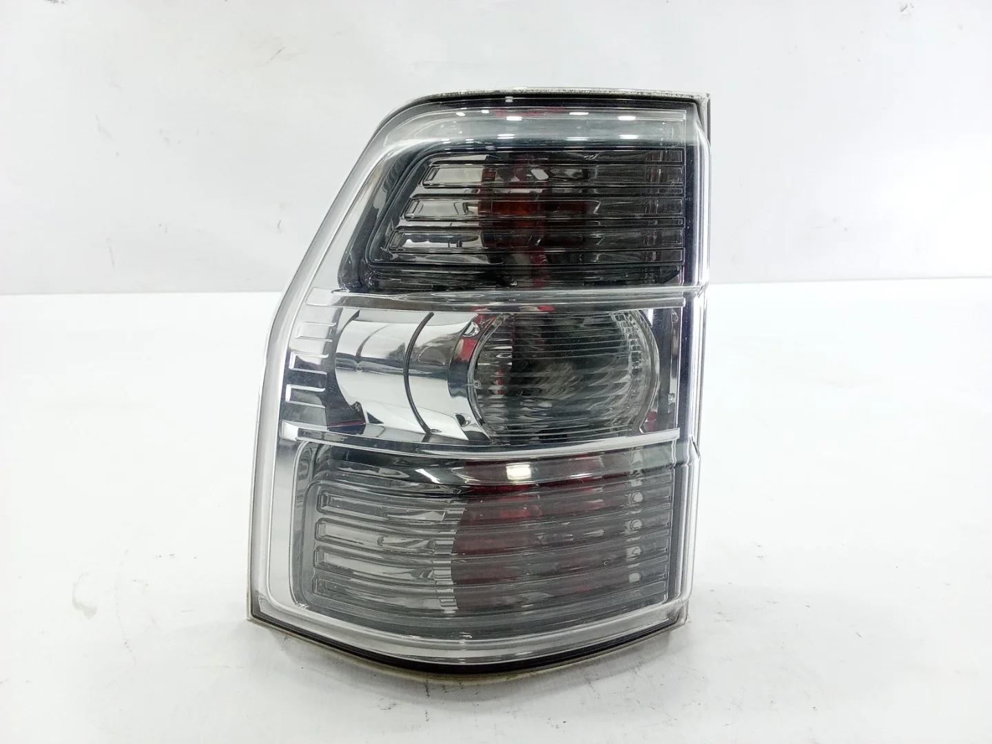Фонарь Mitsubishi Pajero 2007 V97W