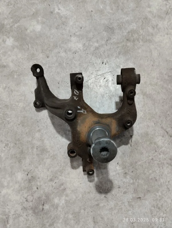Кулак поворотный задний правый Volkswagen Jetta 6