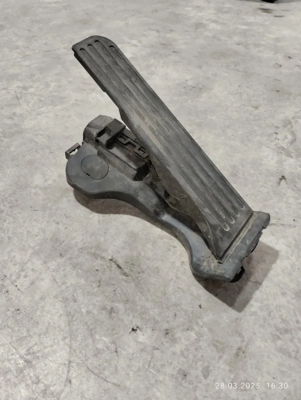 Педаль газа Volkswagen Jetta 6