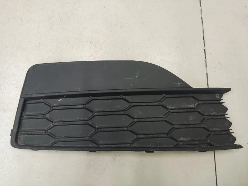Решетка в бампер передняя правая Skoda Rapid 2