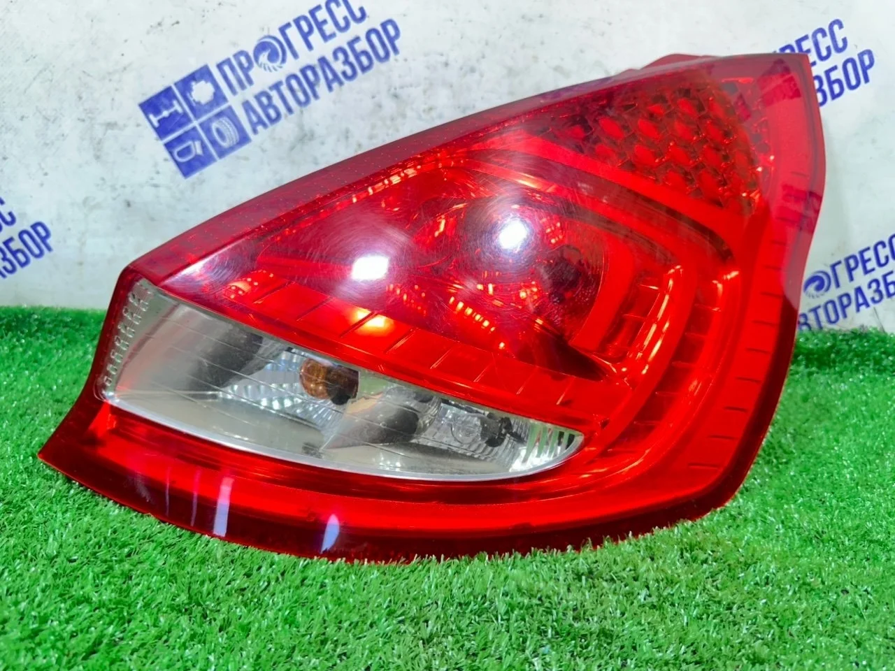 Фонарь Ford Fiesta 2008 1709552 ХЕТЧБЕК 1.4 SPJA, задний правый