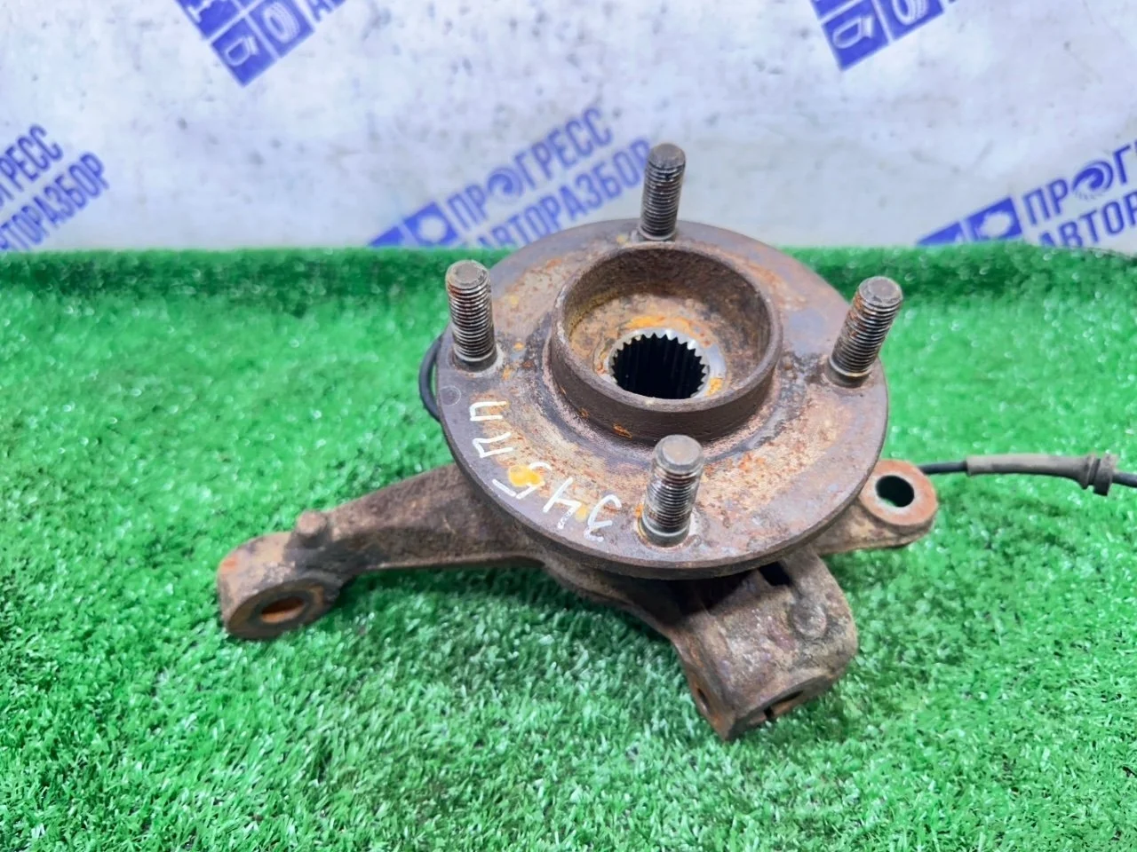 Поворотный кулак Ford Fiesta 2008 1771022 ХЕТЧБЕК 1.4 SPJA, передний правый
