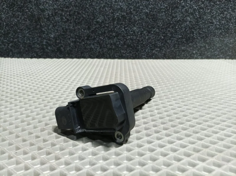 Катушка зажигания Mercedes-Benz C-Klasse 2014 A0001502580 W204 M271.820