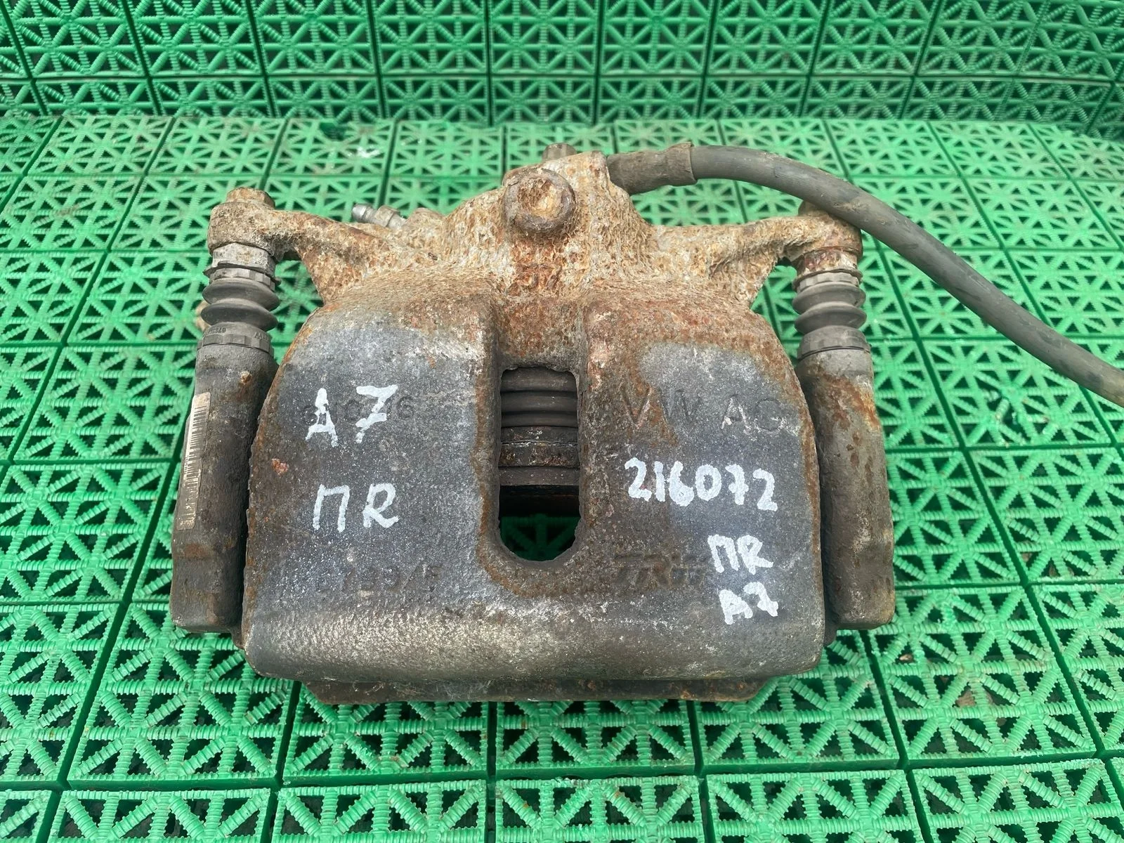 Суппорт тормозной AUDI A3, SKODA OCTAVIA A7, VOLKSWAGEN 2015- передий правый б/у A3(2013-;OCTAVIA A7(2013-;GOLF 7(2013-;PASSAT B8(2015-