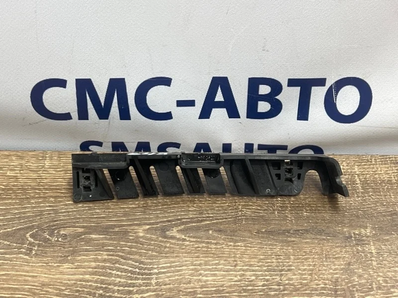 Кронштейн бампера Audi A8 4H0807284 D4 3.0 CGW, передний правый