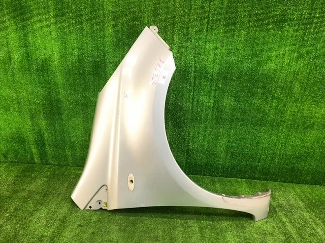 Крыло переднее правое (царапины) E11 NISSAN NOTE E11 2005-2008, NOTE E11 2008-2012