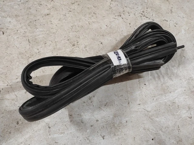 Уплотнитель проема крышки багажника NISSAN JUKE YF15 2014-2019, JUKE YF15 2010-2014