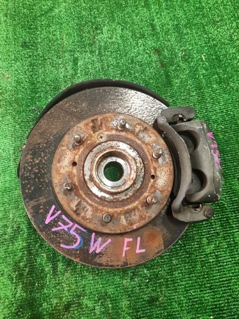 Кулак поворотный левый V75W MITSUBISHI PAJERO III / MONTERO III V6 / V7 2000-2002, PAJERO III / MONTERO III V6 / V7 2003-2006