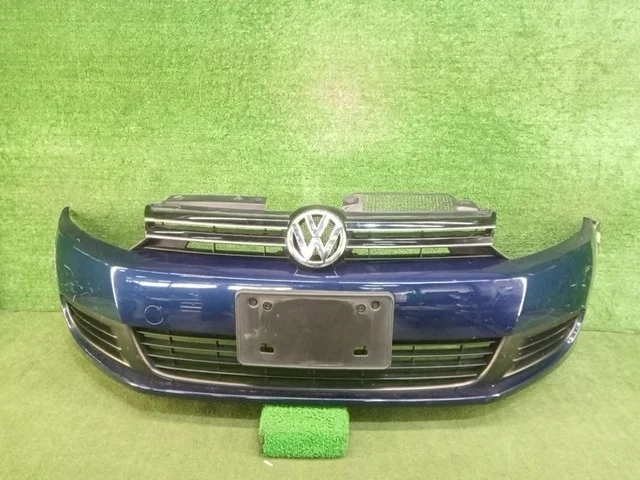 Бампер передний (царапины) 5K1 VOLKSWAGEN GOLF VI 5K1 / AJ5 2009-2013