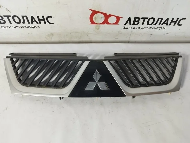 Решетка радиатора MITSUBISHI OUTLANDER XL CW 2007-2010