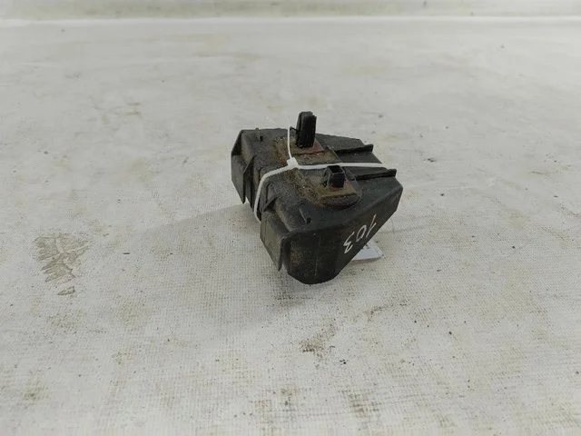 Кронштейн заднего бампера правый AZT251 TOYOTA AVENSIS T250 2006-2008, AVENSIS T250 2003-2006