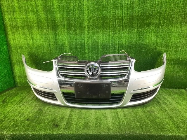 Бампер передний (царапины) 1K5 VOLKSWAGEN JETTA V 1K2 / 1K5 2005-2011, GOLF V 1K1 / 1K5 2003-2009