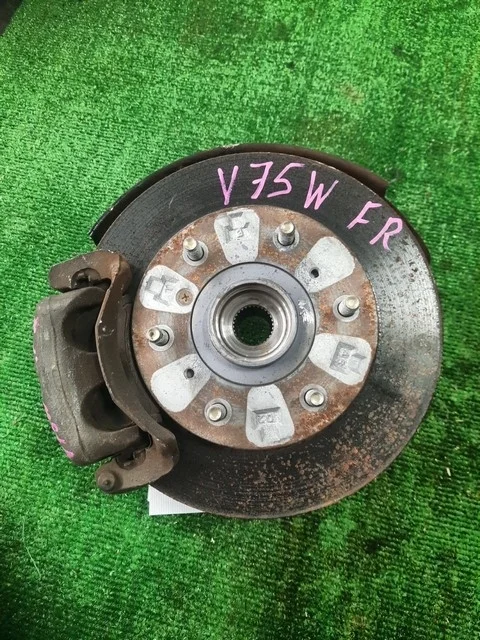 Кулак поворотный правый V75W MITSUBISHI PAJERO III / MONTERO III V6 / V7 2000-2002, PAJERO III / MONTERO III V6 / V7 2003-2006