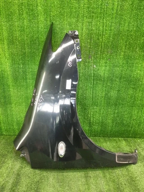 Крыло переднее правое LW3W MAZDA MPV LW 2003-2006