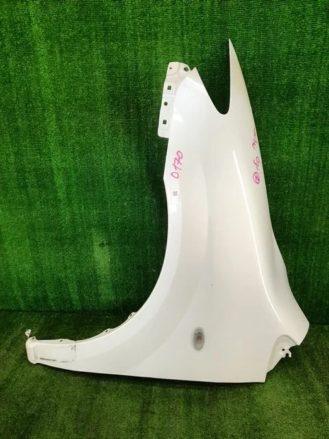 Крыло переднее левое LW3W MAZDA MPV LW 2003-2006