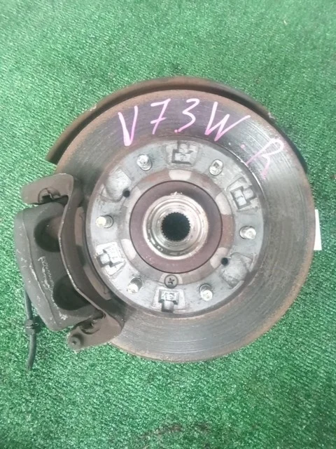 Кулак поворотный правый V73W MITSUBISHI PAJERO III / MONTERO III V6 / V7 2000-2002, PAJERO III / MONTERO III V6 / V7 2003-2006
