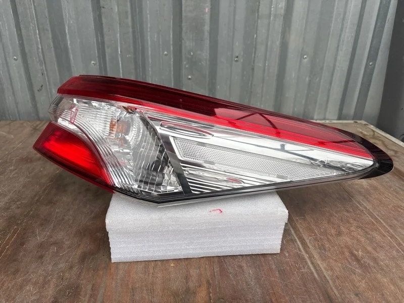 Фонарь Toyota Camry 2018-2021 70