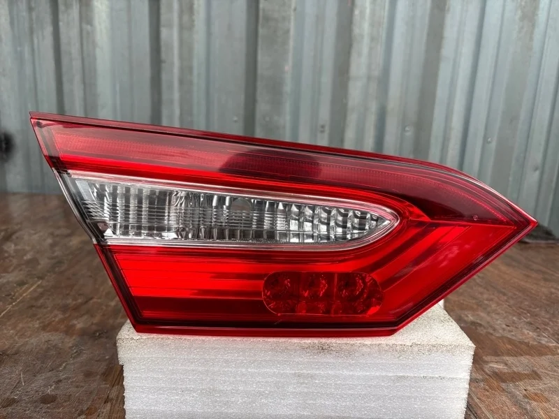 Фонарь Toyota Camry 2018-2021 70