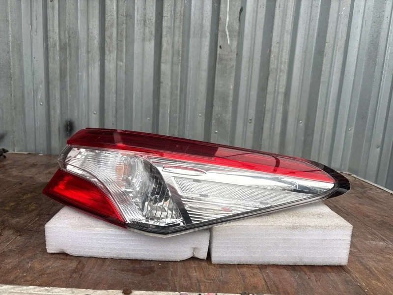 Фонарь Toyota Camry 2018-2021 70