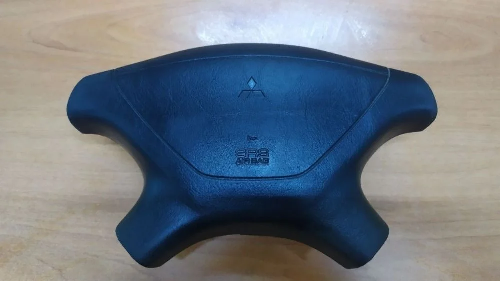 Подушка безопасности в руль Mitsubishi Galant 8