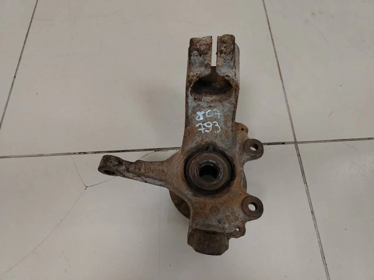 Кулак поворотный передний левый Ford C-MAX 2003-2010