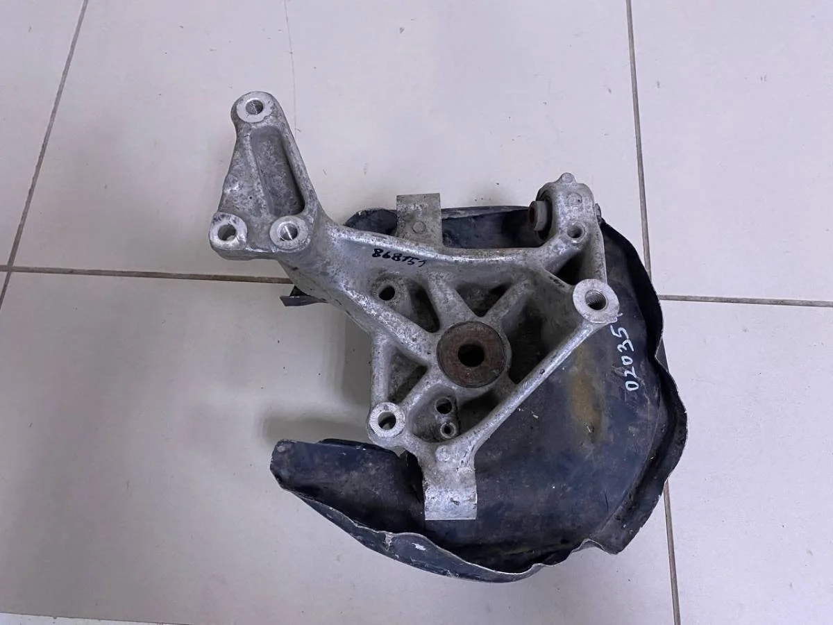 Кулак поворотный задний левый Volkswagen Passat B6 2005-2010