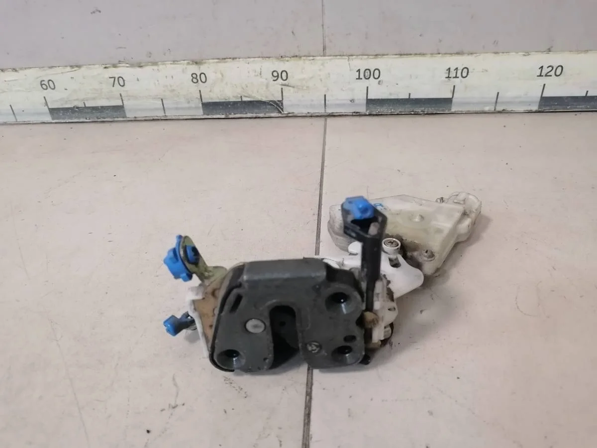 Замок двери передней правой Nissan Almera N16 2000-2006