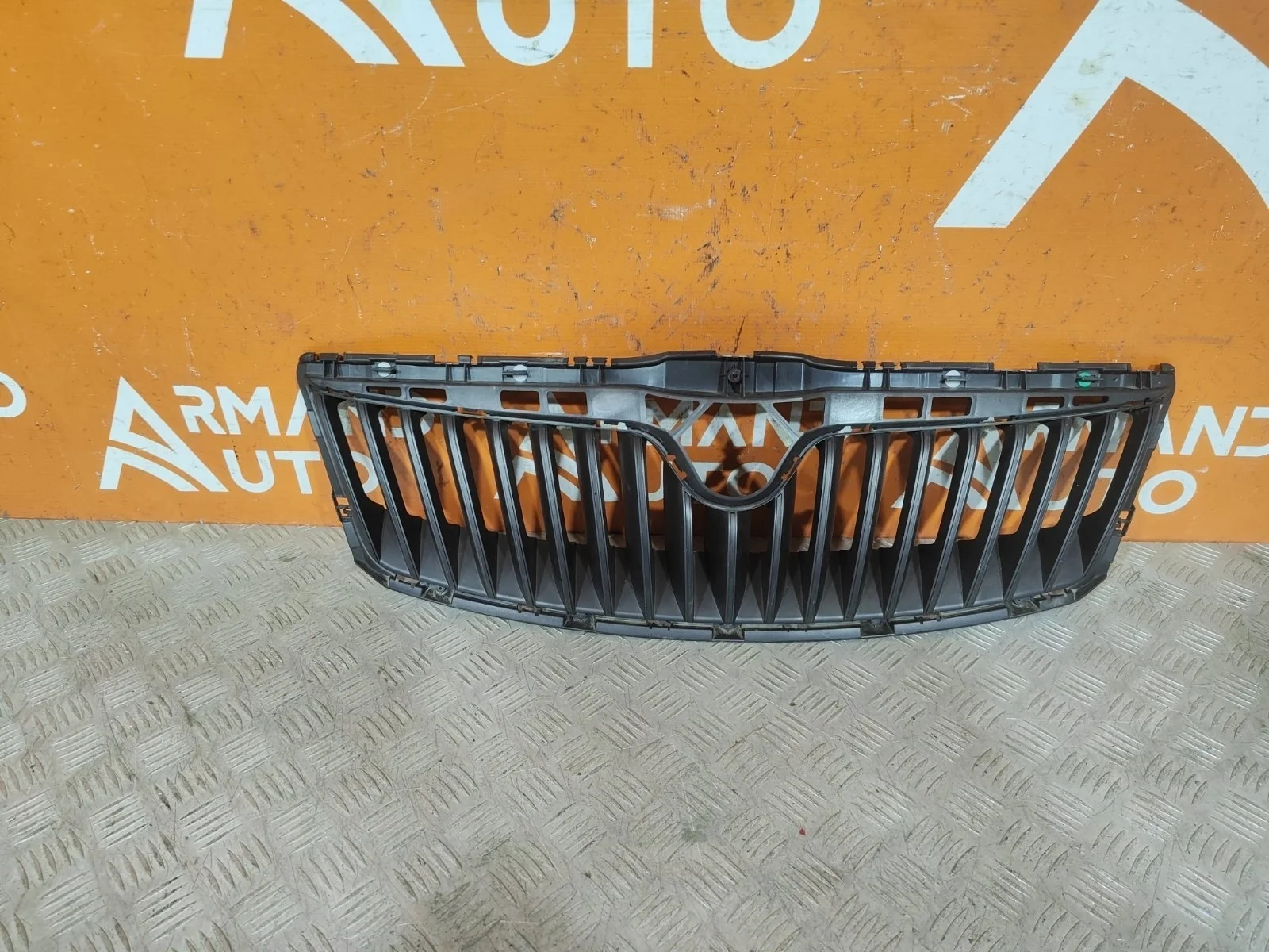 Решетка радиатора Skoda Octavia 2008-2013 A5 (1Z)