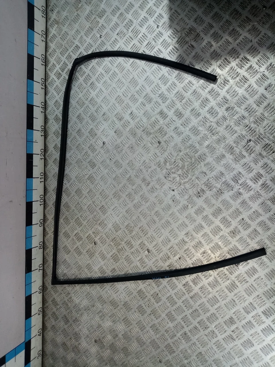 [Б/У] Уплотнитель стекла двери Toyota RAV 4 [Код: 00593467 ]