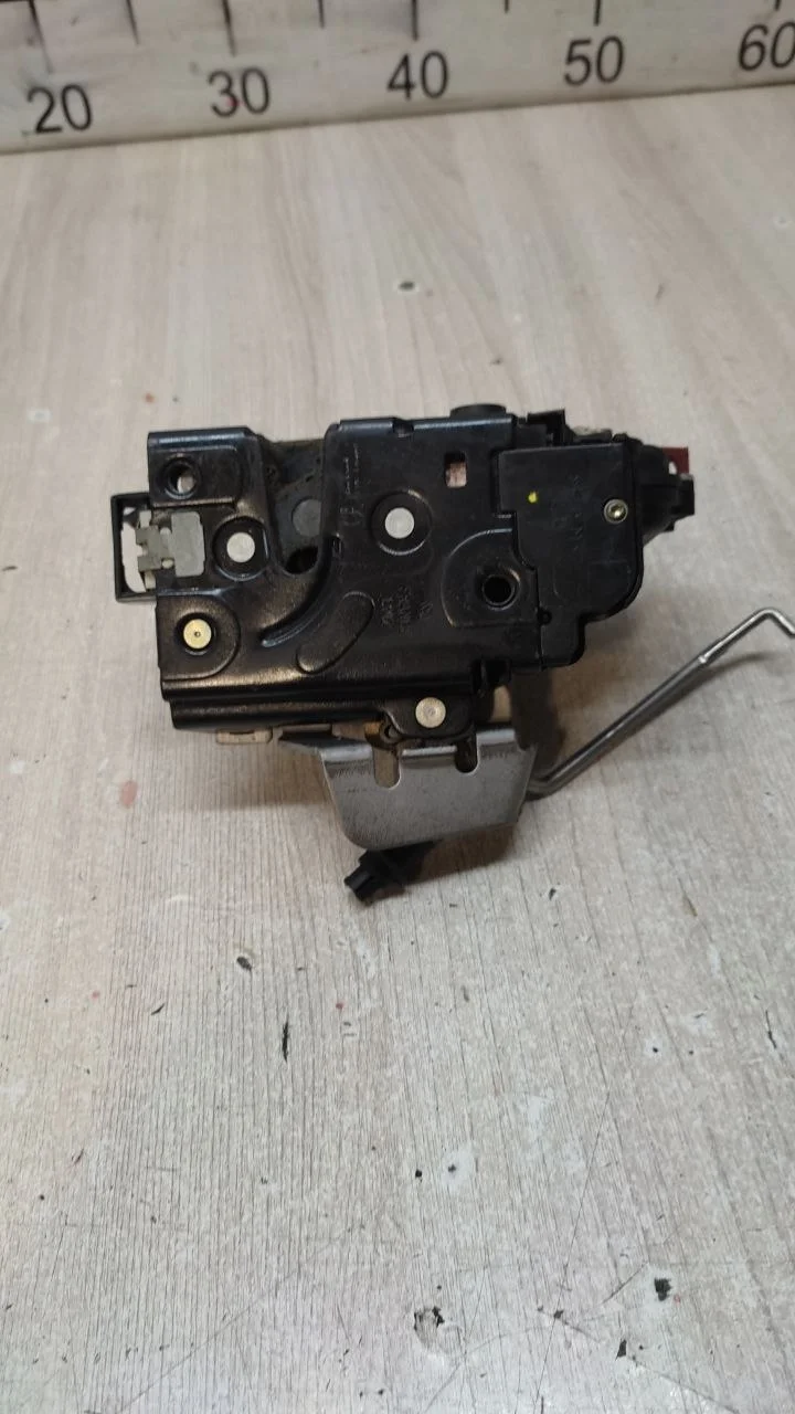 [Б/У] Замок двери задней правой Audi A6 C5 1997-2004 [Код: 00592052 ]