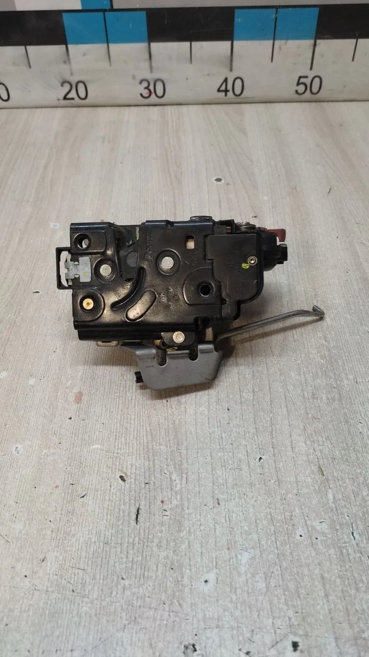 [Б/У] Замок двери задней правой Audi A6 C5 1997-2004 [Код: 00592053 ]