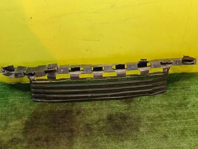 Решетка в бампер Renault Fluence L30R K4M838 2011