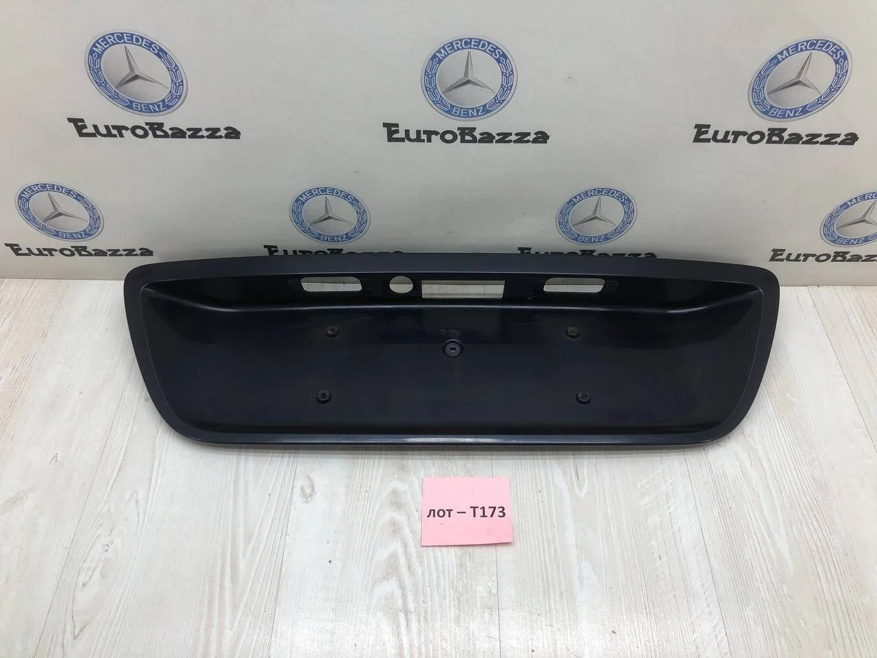 Накладка крышки багажника Mercedes W203