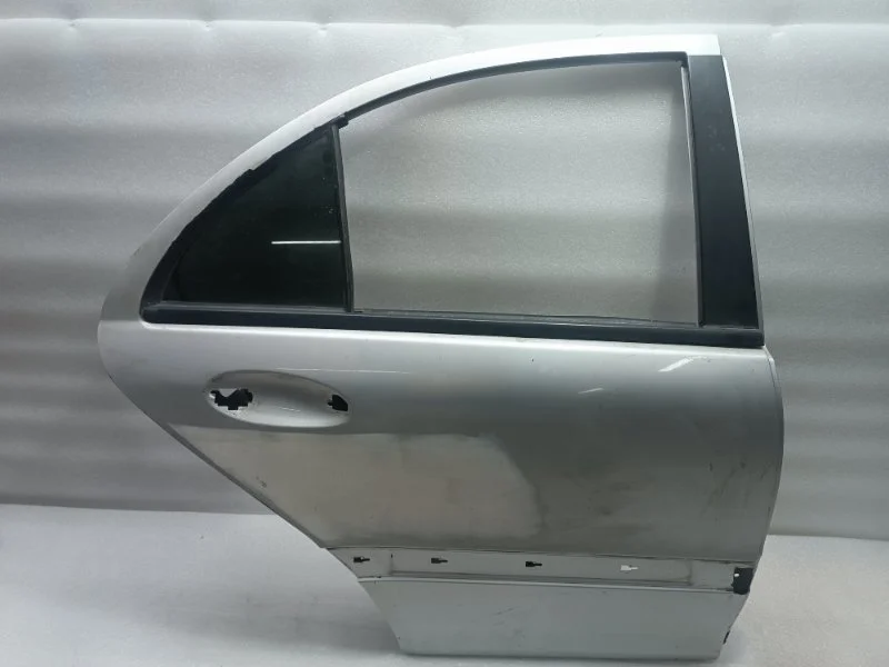 Дверь Mercedes -Class 2005 W203
